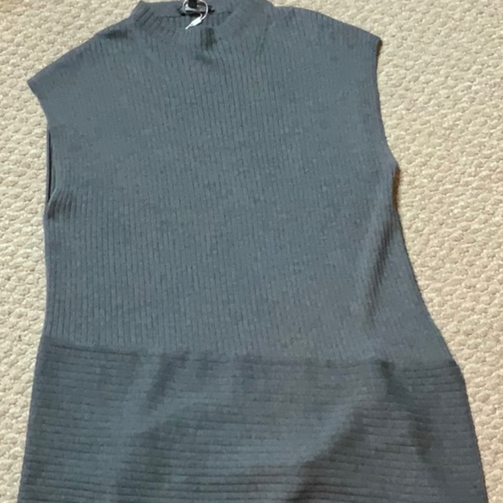 St. John Sweater - Picture 8 of 8